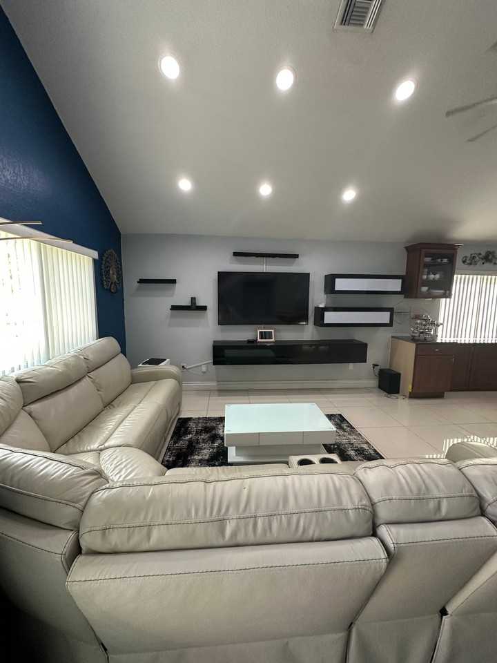8 Elton Pl - Photo 3 of 20