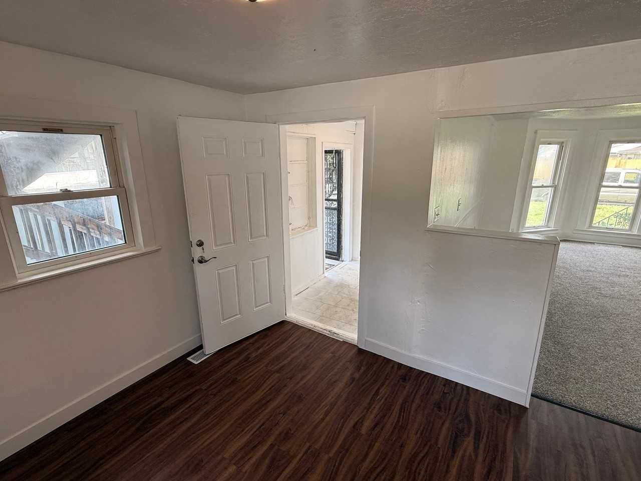 110 E Lincoln St #2 - Photo 2 of 9