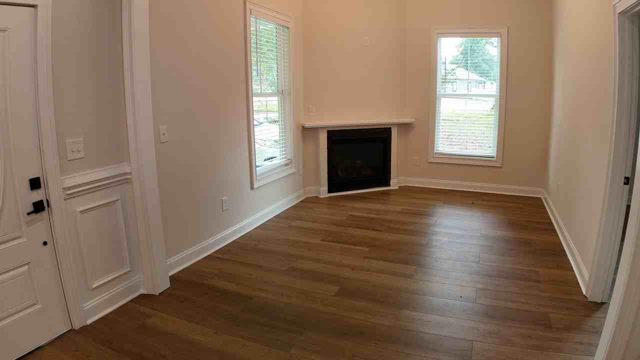 501 N Center St - Photo 5 of 18
