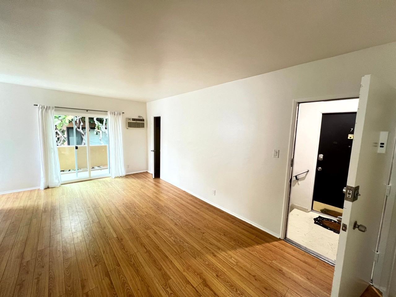 1322 Amherst Ave, Los Angeles, Ca #8 - Photo 6 of 12