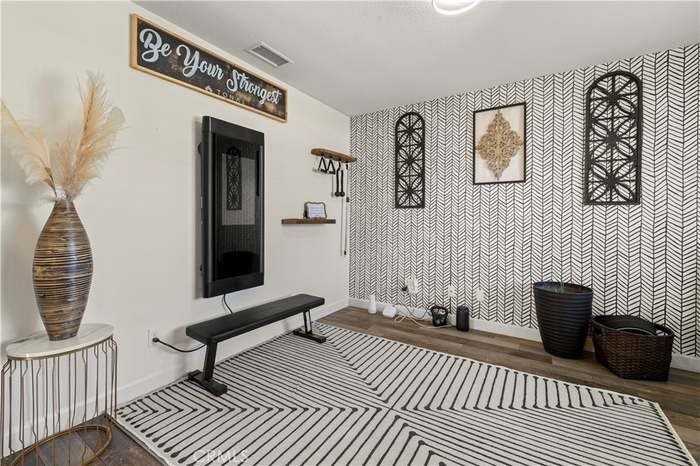 229 Alverstone St - Photo 4 of 19