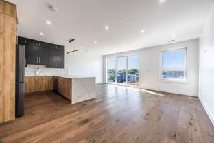 3008 W Belmont Ave #4 - Photo 1 of 1