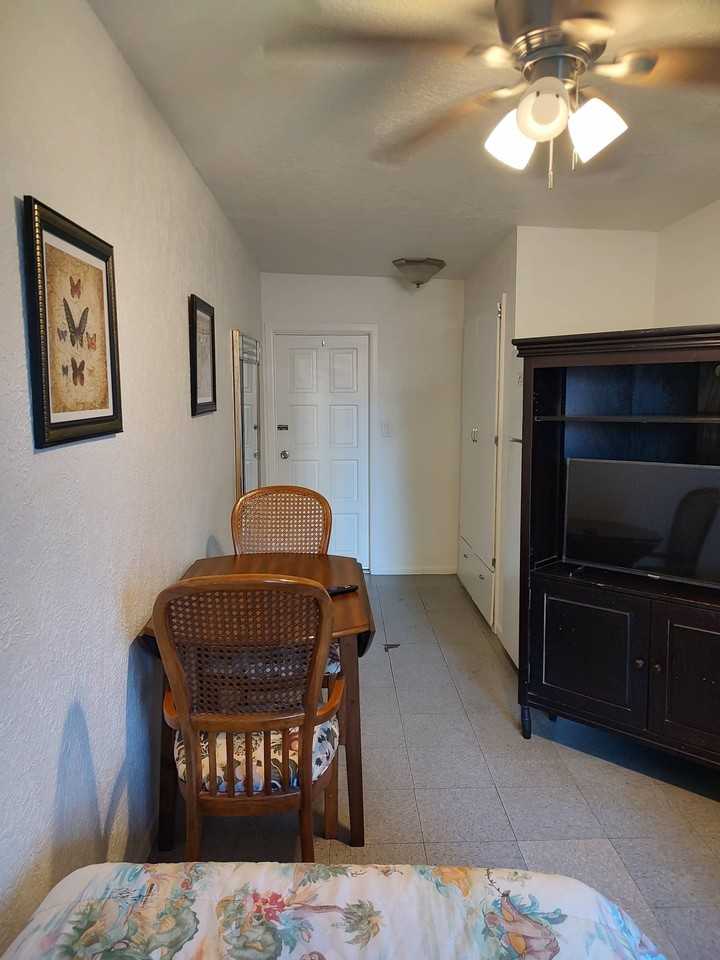 510 W Murphy St - Photo 2 of 2
