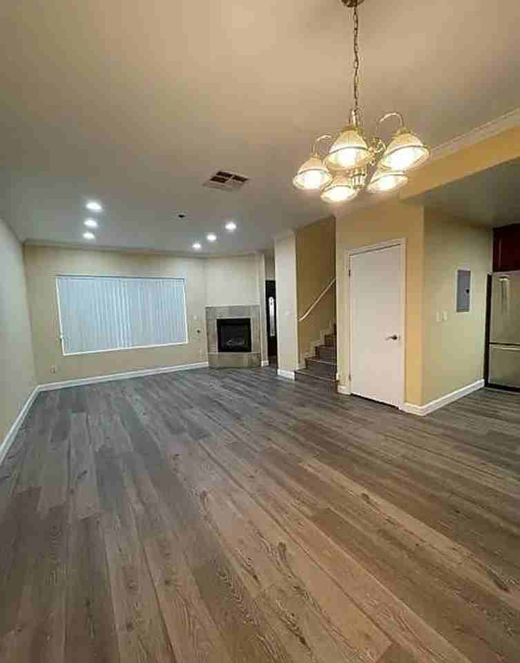 422 S Lake St #111 - Photo 4 of 11