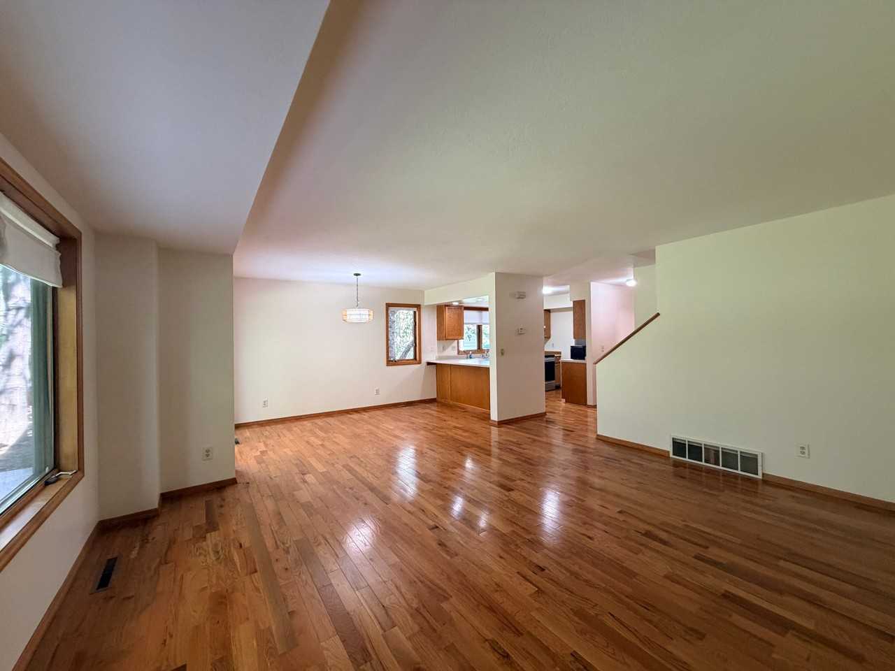 705 S 15th Ave - Photo 4 of 18