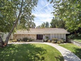 featured image of 8 Aurora Dr