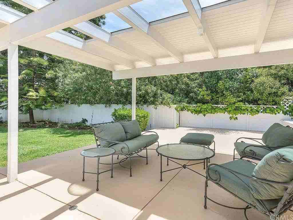 8 Aurora Dr - Photo 2 of 20