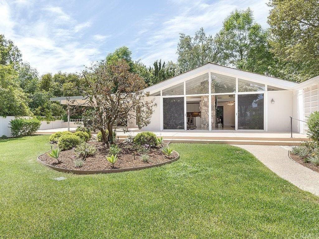 8 Aurora Dr - Photo 5 of 20