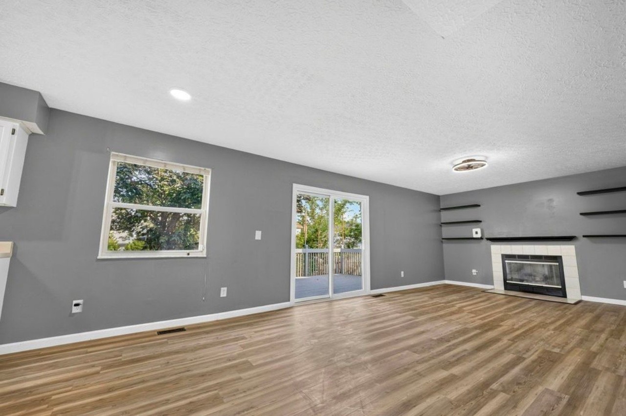 8472 Kingsley Dr - Photo 3 of 20