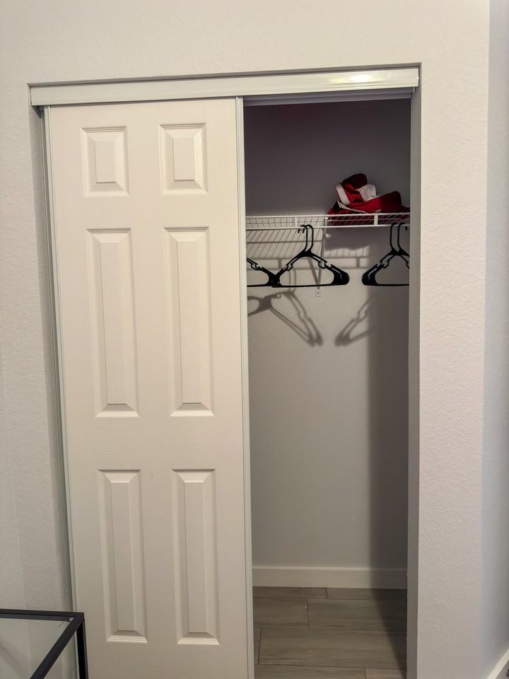 1033 W 32nd St - Photo 2 of 7