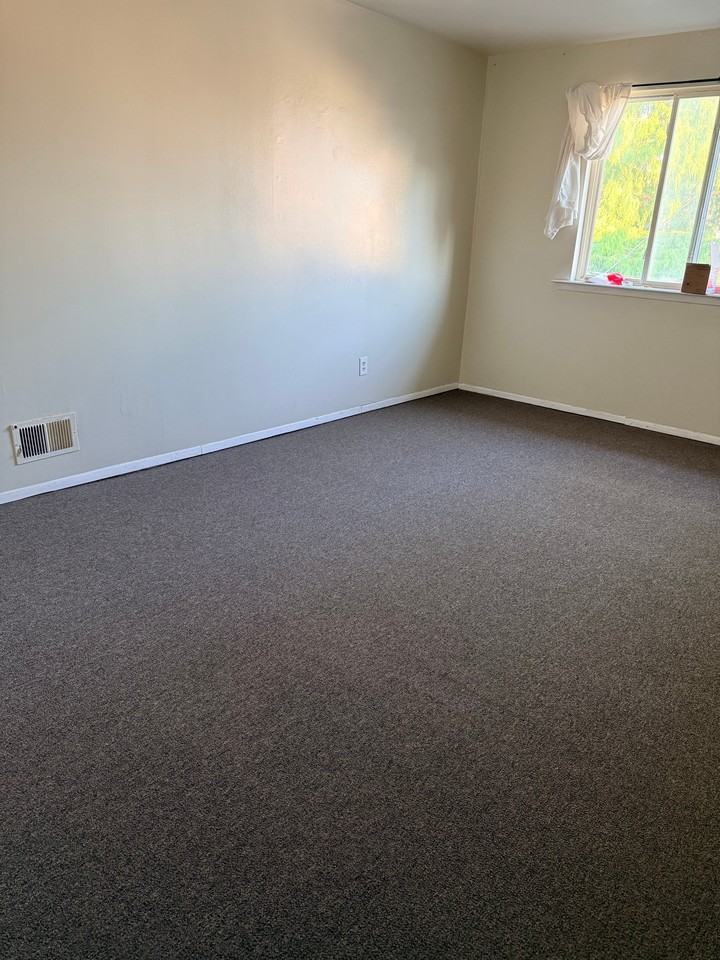 3320 Holbrook St #D - Photo 4 of 11