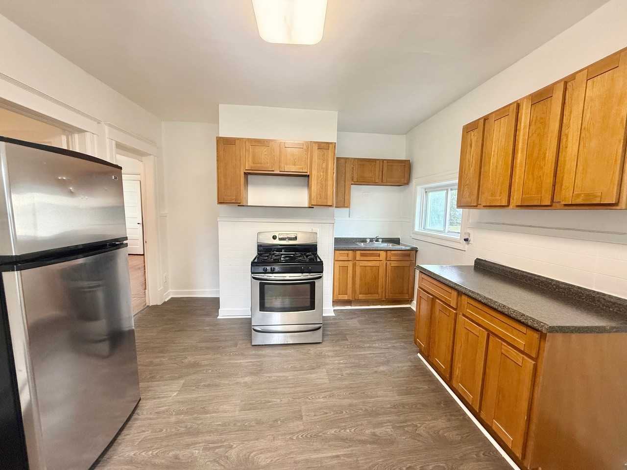 374 3rd Ave #1R - Photo 2 of 10