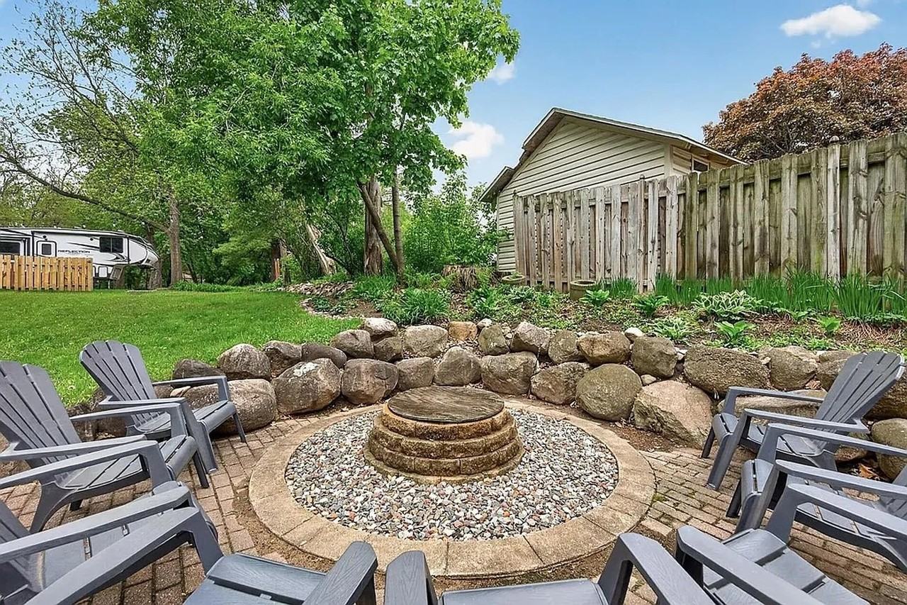 944 Mahtomedi Ave - Photo 4 of 20