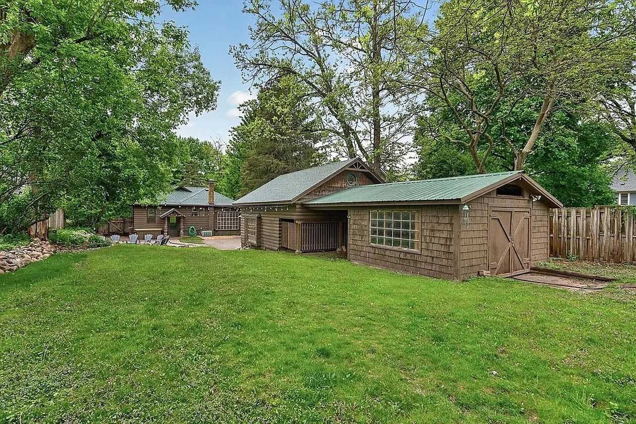 944 Mahtomedi Ave - Photo 6 of 20