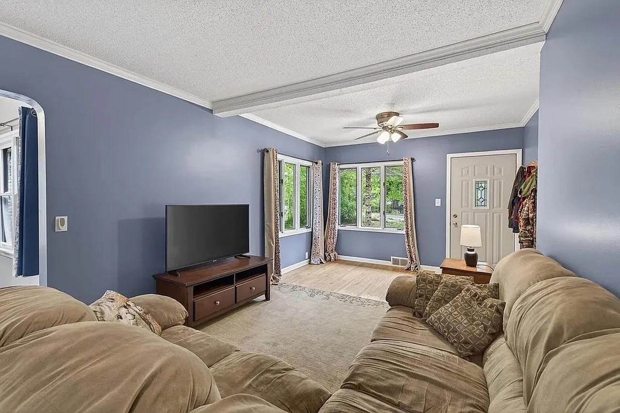944 Mahtomedi Ave - Photo 7 of 20