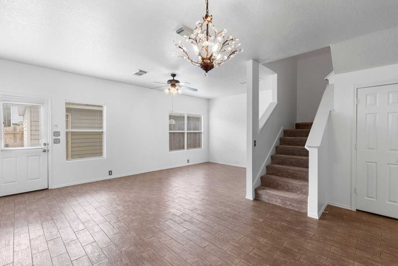 23815 Pebworth Pl - Photo 5 of 17