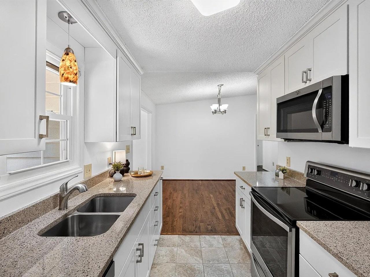 8 Wedgewater Ct - Photo 2 of 12