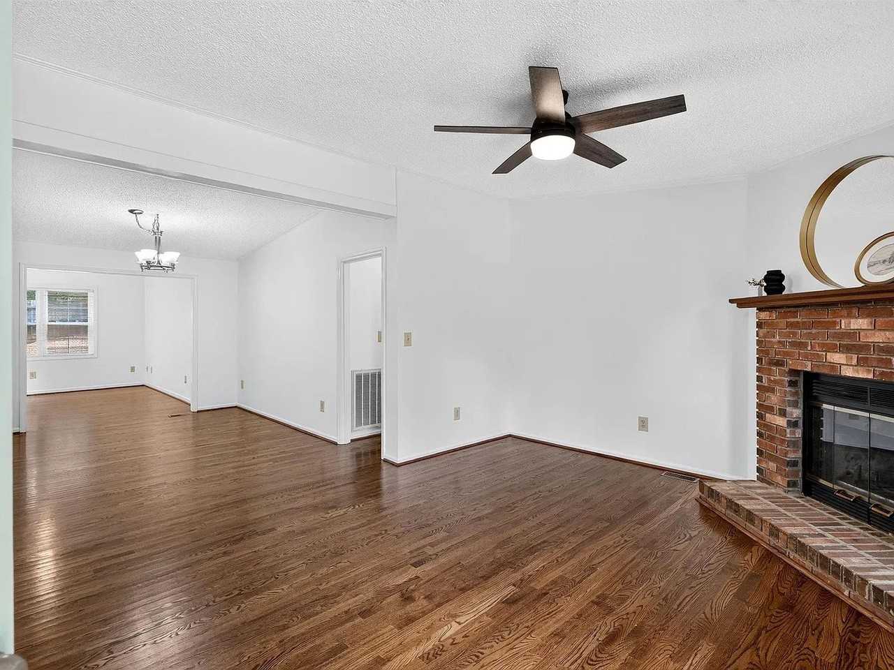 8 Wedgewater Ct - Photo 4 of 12