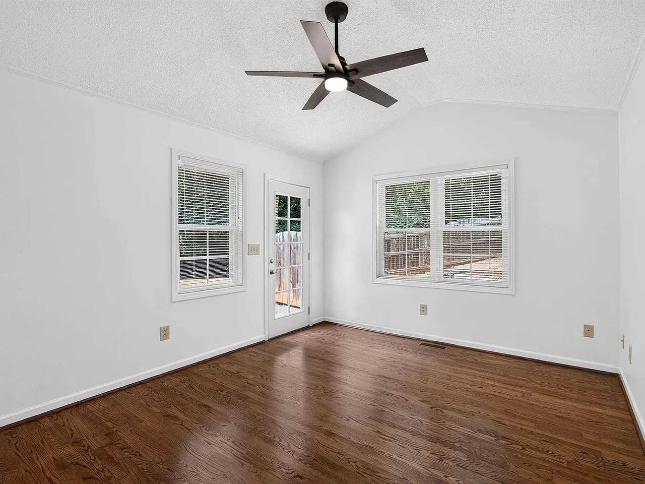 8 Wedgewater Ct - Photo 5 of 12