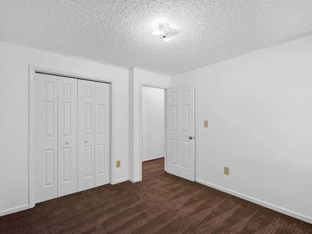 8 Wedgewater Ct - Photo 7 of 12