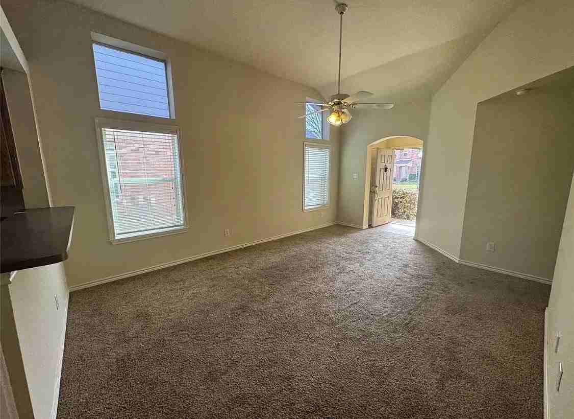 8905 Stewart St - Photo 2 of 10