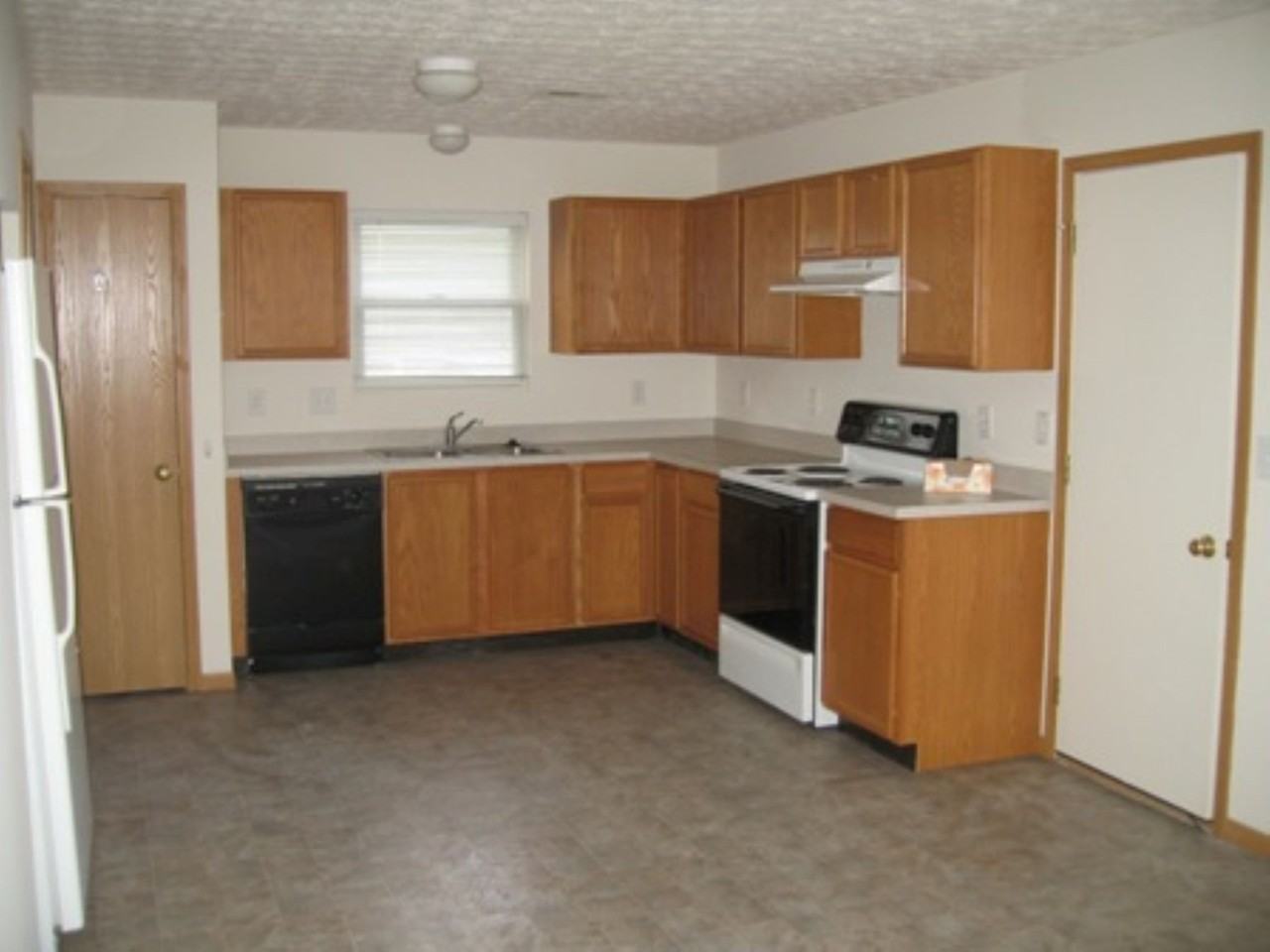 8290 Mira St - Photo 2 of 5
