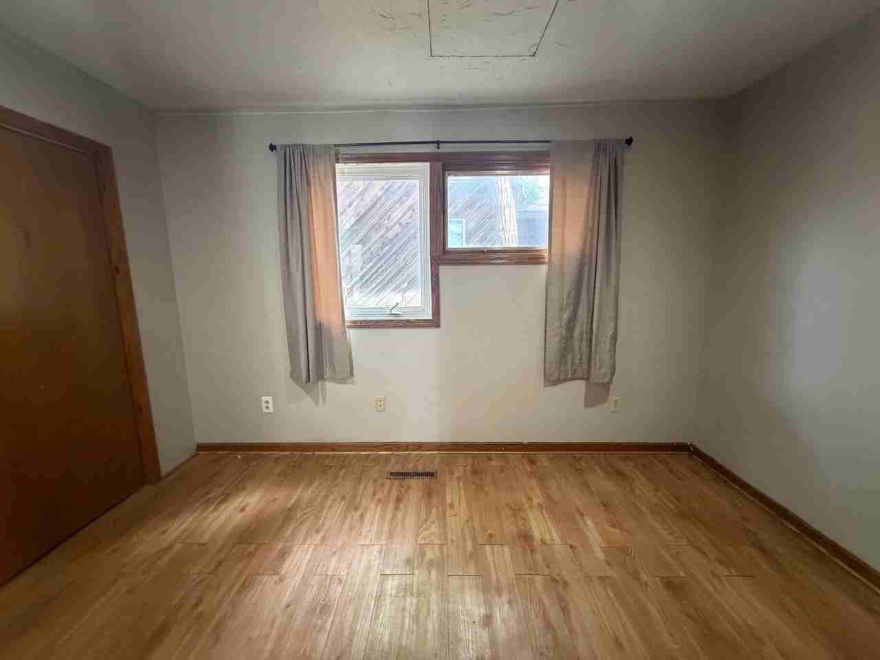 2417 Como Ave Se #4 - Photo 2 of 2