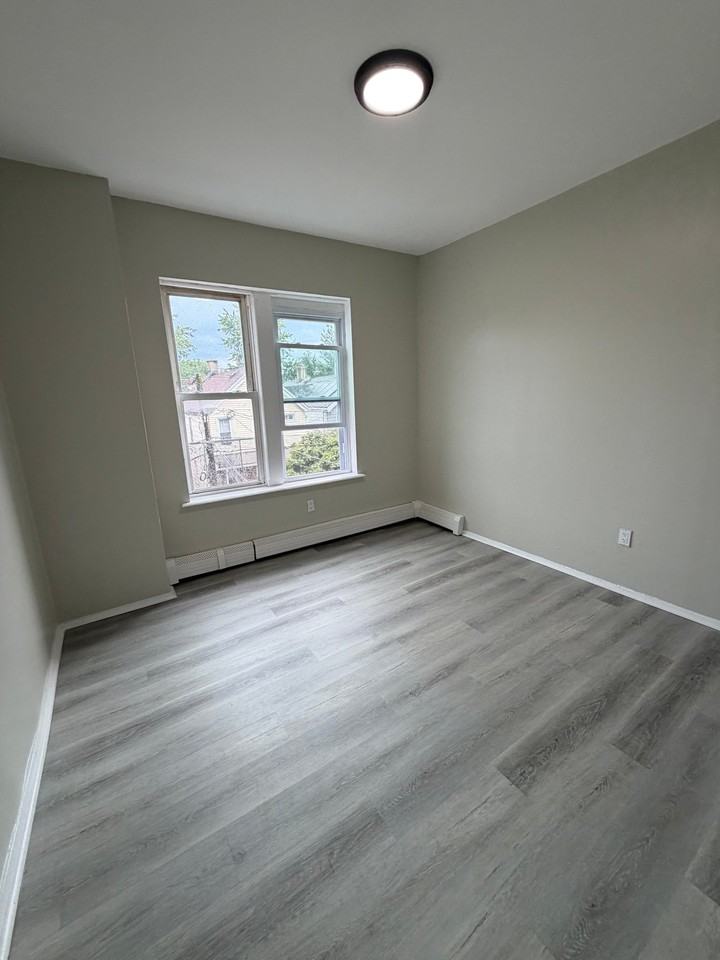 153 Pierson St #9 - Photo 3 of 5