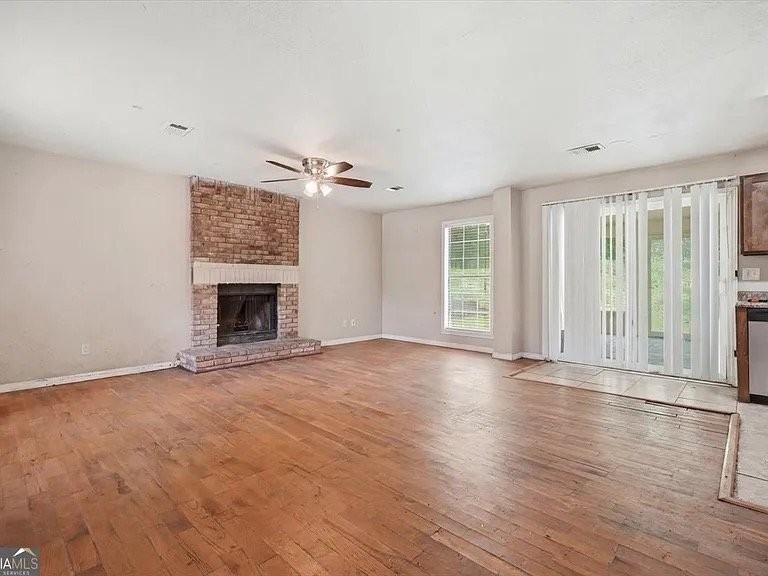 194 Brownlee Rd Sw - Photo 2 of 2