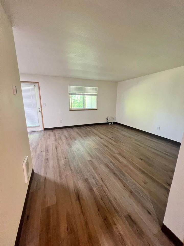 Willow Creek Apartments - Photo 3 of 35