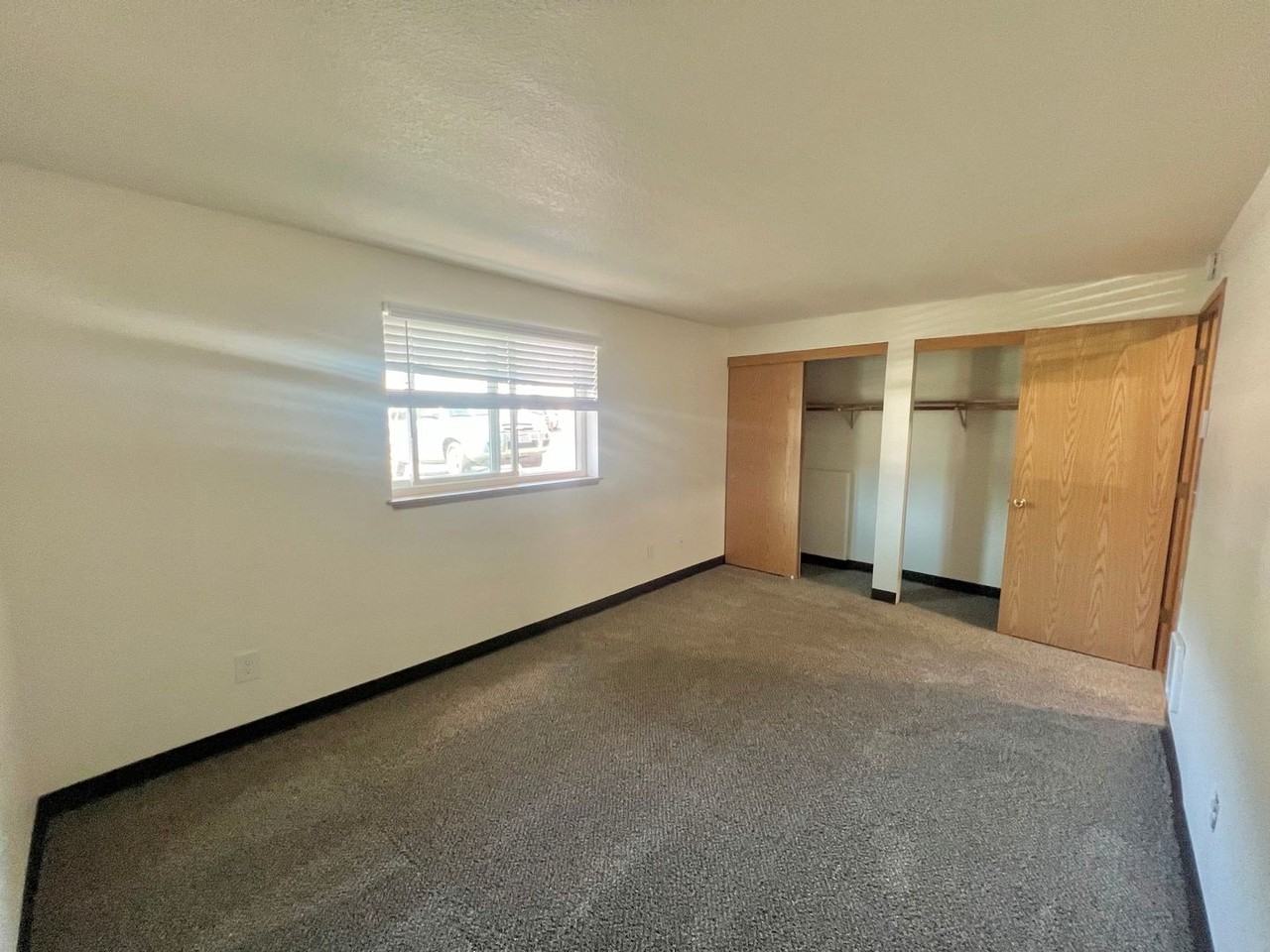 Willow Creek Apartments - Photo 7 of 35