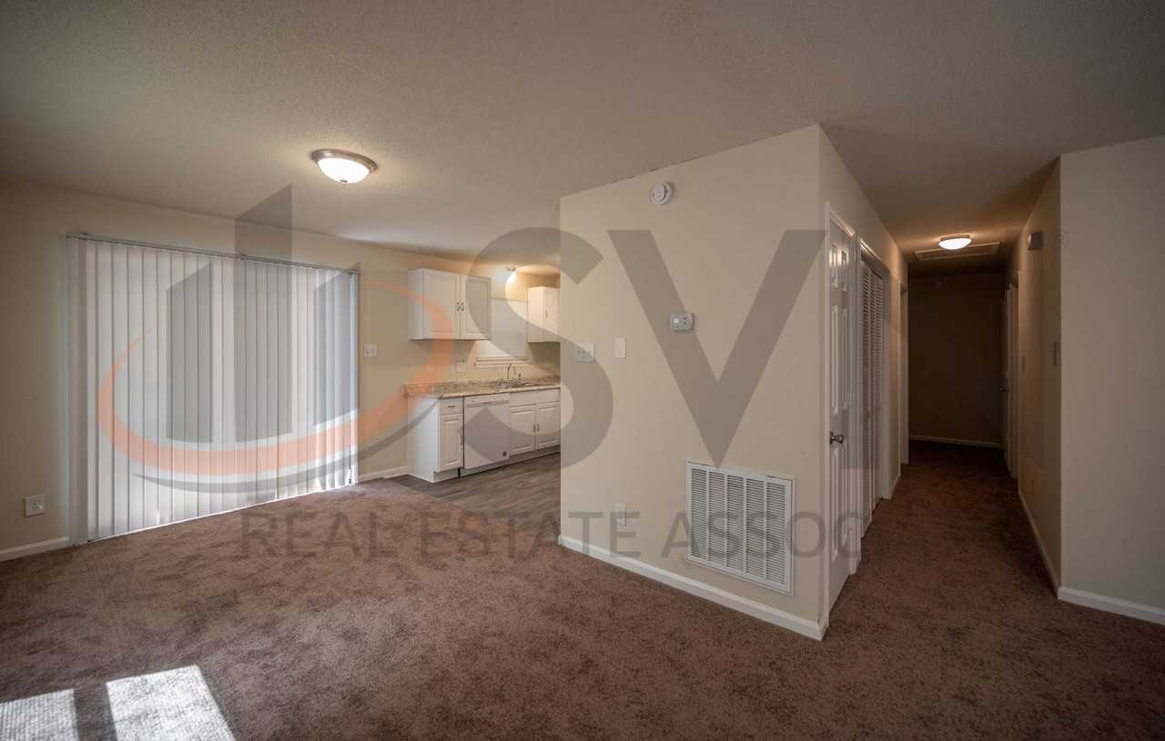 305 N Hardee St - Photo 4 of 14