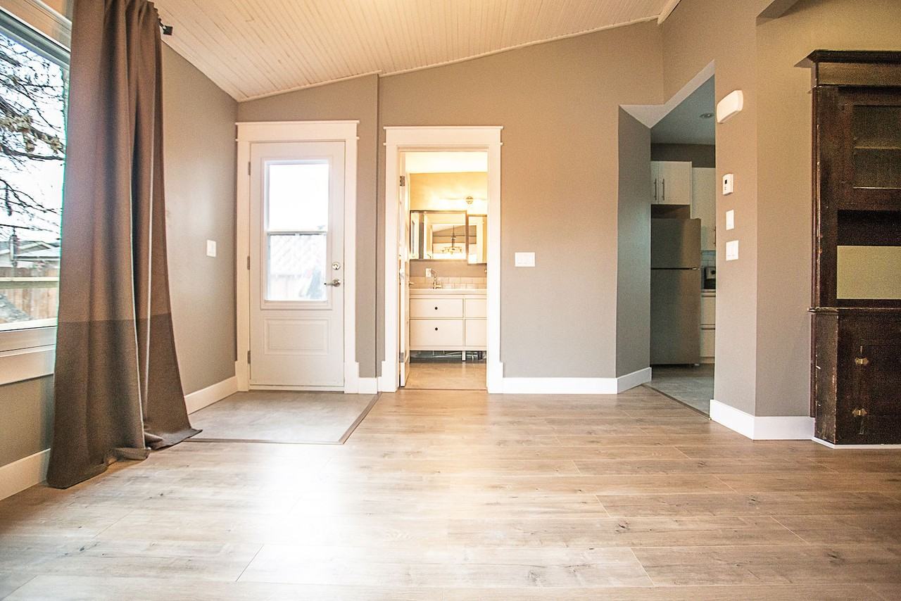 1149 10 St Se - Photo 2 of 14