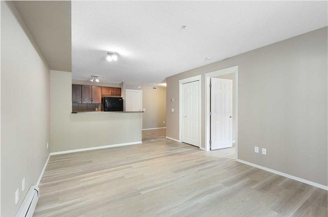 115 Prestwick Villas Se - Photo 3 of 8