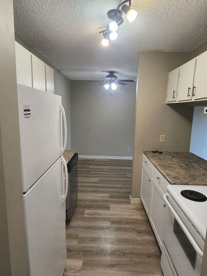 420 - 420 Columbia Blvd W - Photo 2 of 12