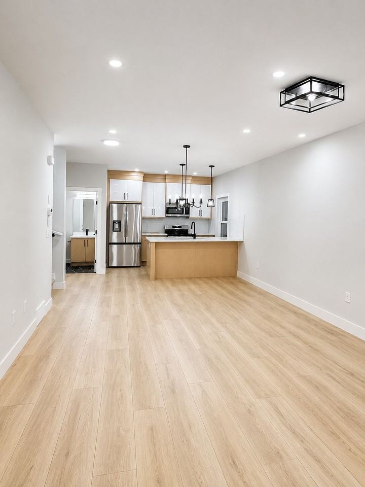 636 15 Ave Ne - Photo 4 of 9