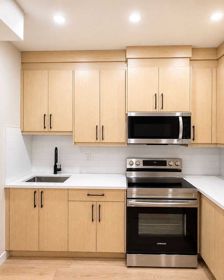 636 15 Ave Ne - Photo 2 of 5