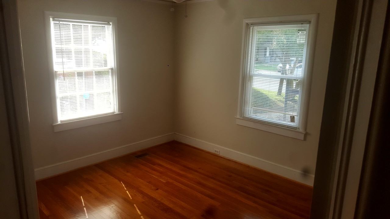 1915 S Mint St #NA - Photo 4 of 7