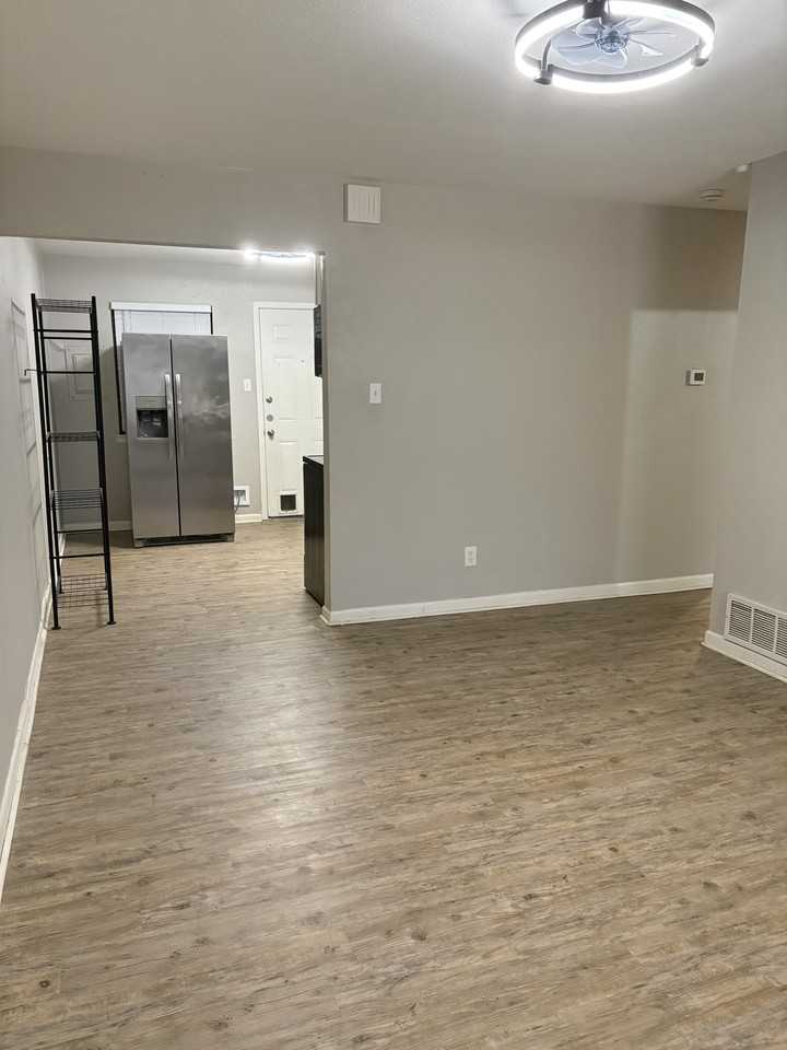 2523 Normont Cir #2523 - Photo 5 of 21