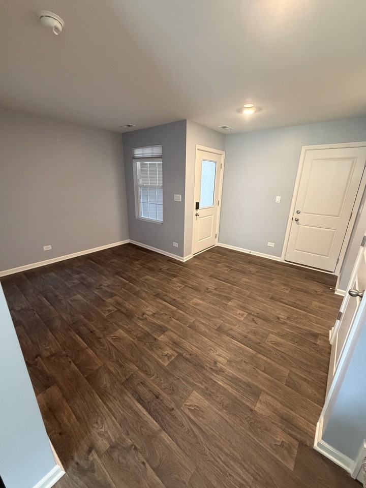 9 W Lake Ct #9 - Photo 2 of 27