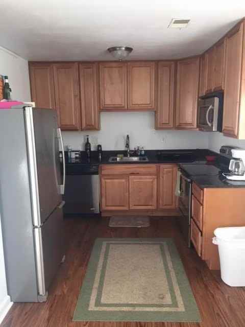 2113 28th St - Photo 3 of 10