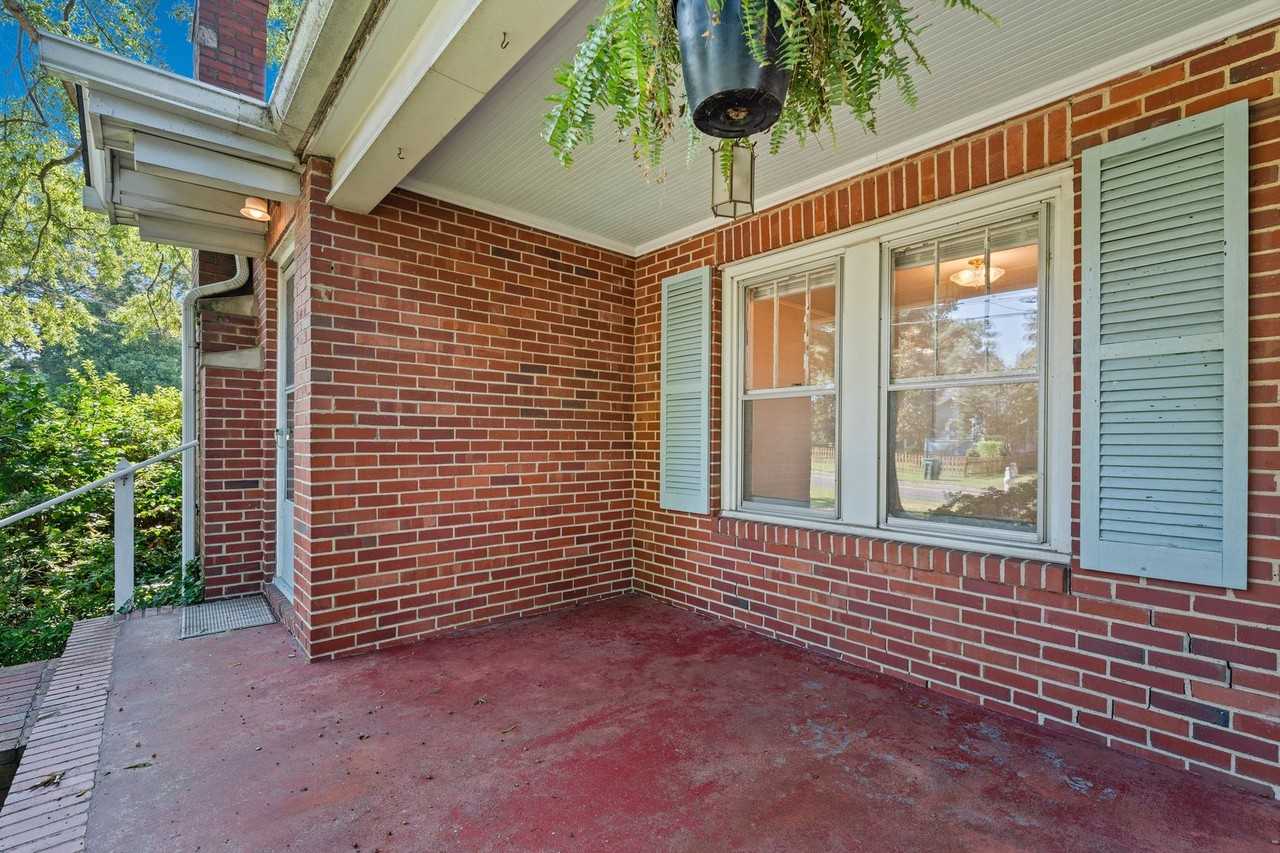 303 W Carver St - Photo 3 of 20