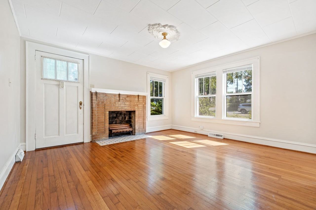 303 W Carver St - Photo 4 of 20