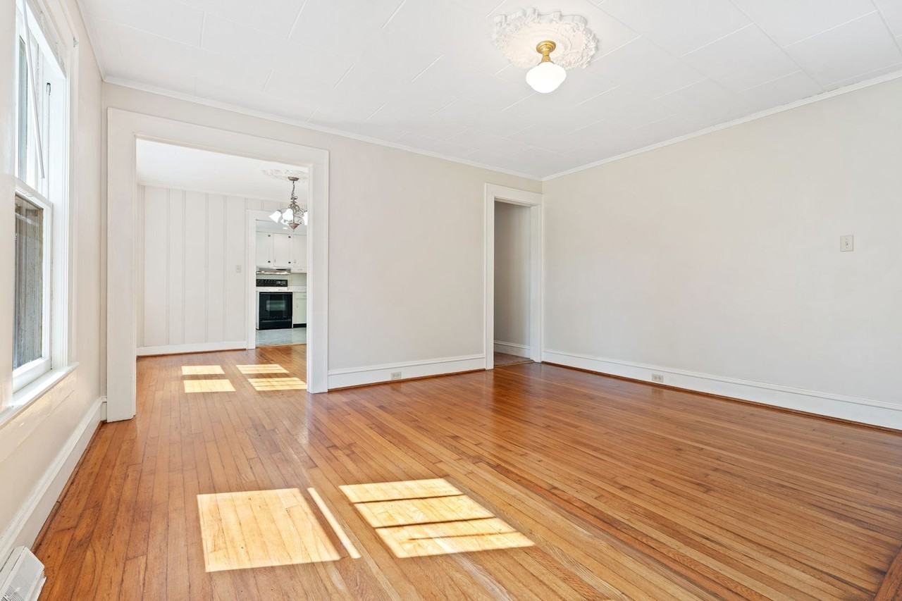 303 W Carver St - Photo 5 of 20