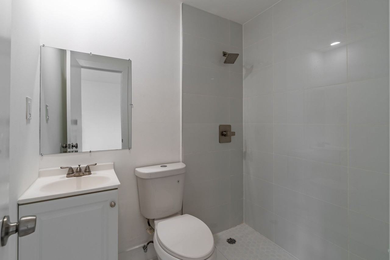 Studio from $1,500/mo & 1/1 from $1,600/mo, newly renovated/Estudio desde $1,500/mes y 1/1 desde $1,600/mes - Photo 3 of 12