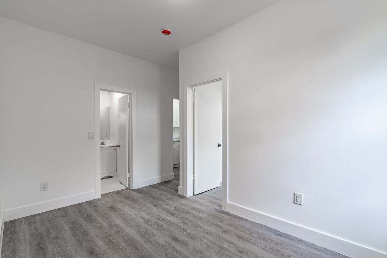 Studio from $1,500/mo & 1/1 from $1,600/mo, newly renovated/Estudio desde $1,500/mes y 1/1 desde $1,600/mes - Photo 4 of 12
