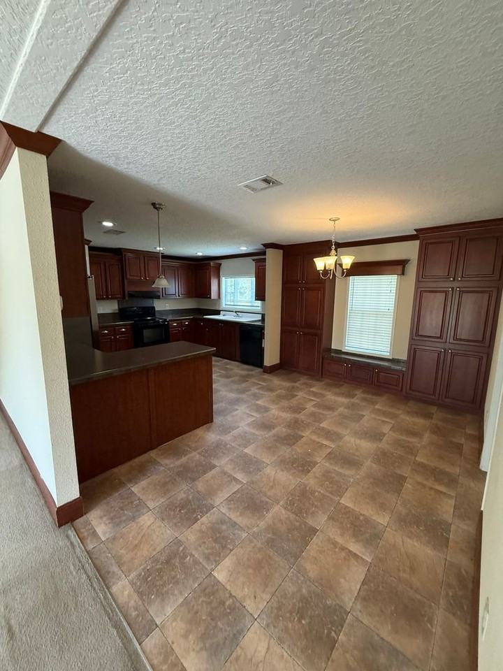 1623 Clifford Meeks Rd - Photo 3 of 18
