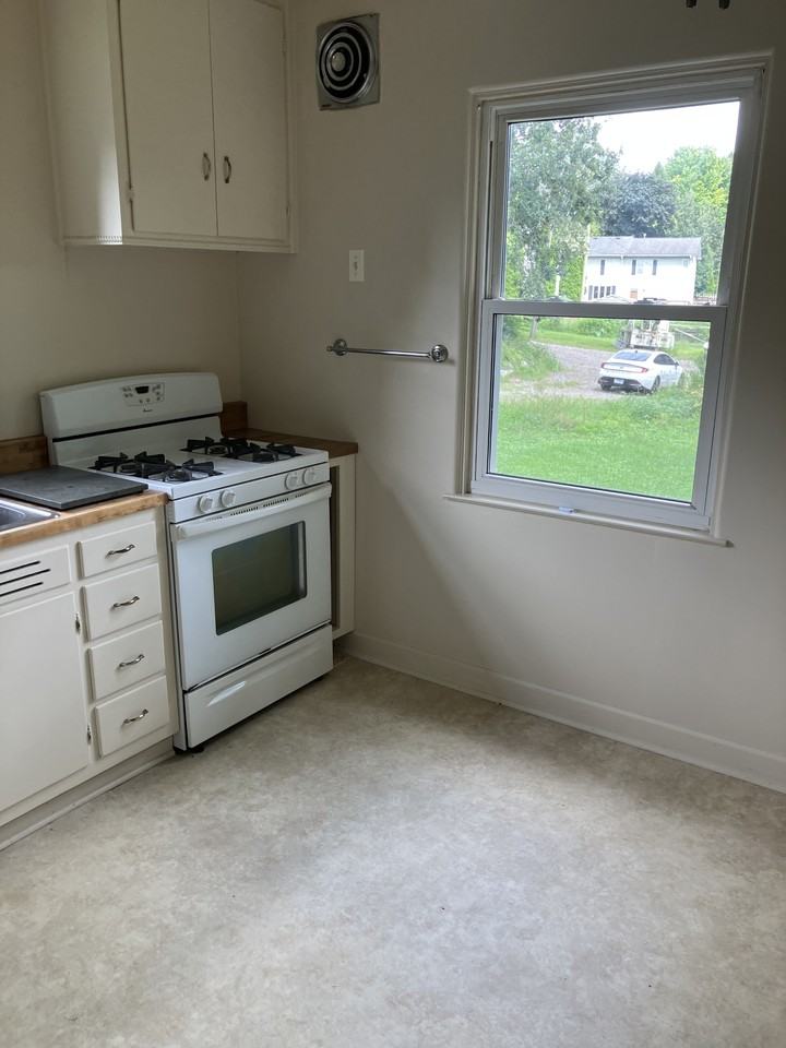 2123 Hillside Ter #STFL - Photo 4 of 9