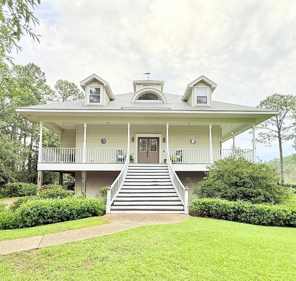 4596 Bayside Dr