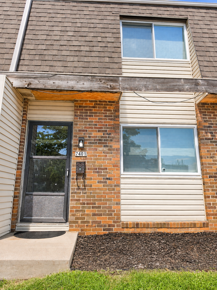 7401 Ames Cir - Photo 2 of 15